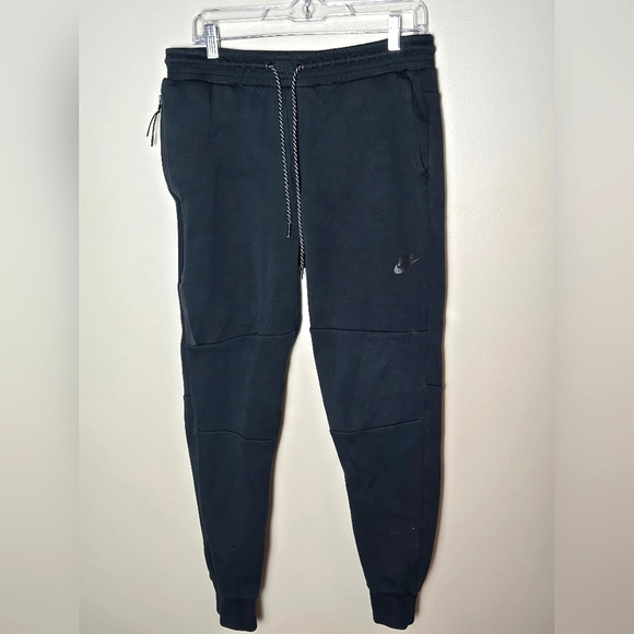 Men's Black Nike Tech Fleece Jogger Casual Luxe Streetwear Sweatpants, Large - Picture 1 of 5